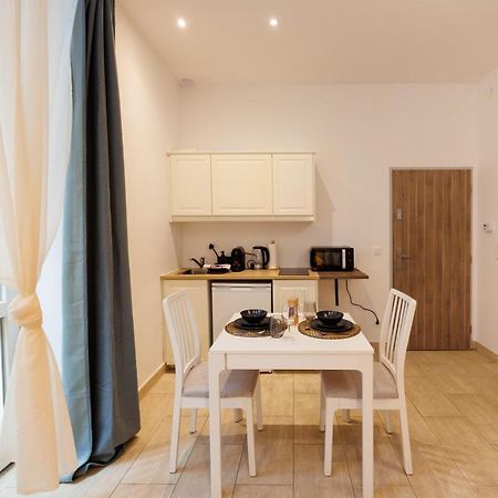 וינה Cozy Market-Square Retreat Located In The Heart Of The 10Th District מראה חיצוני תמונה