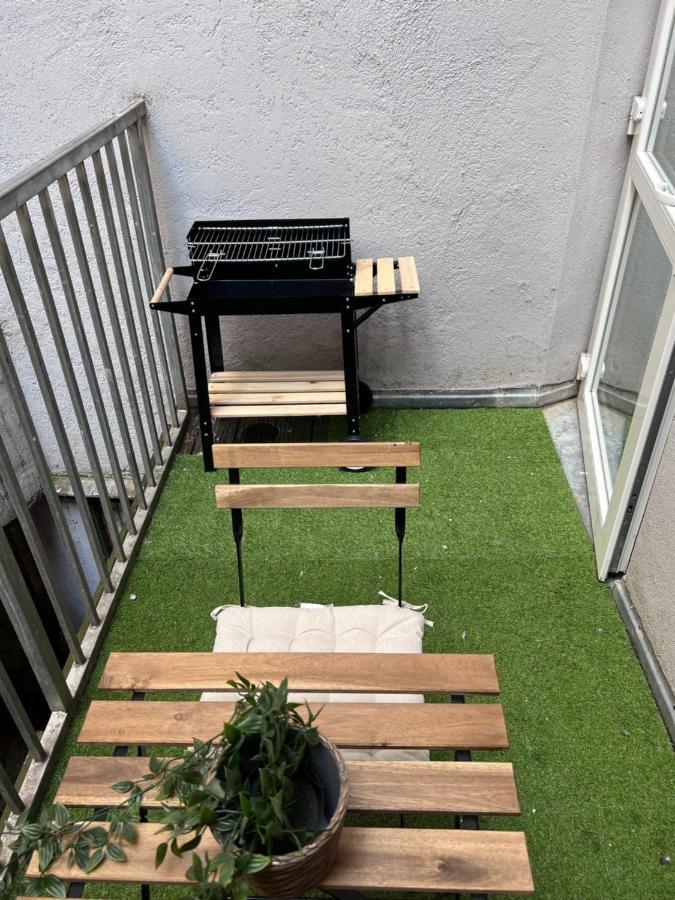 וינה Cozy Market-Square Retreat Located In The Heart Of The 10Th District מראה חיצוני תמונה