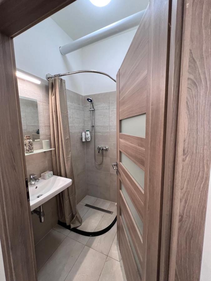 וינה Cozy Market-Square Retreat Located In The Heart Of The 10Th District מראה חיצוני תמונה