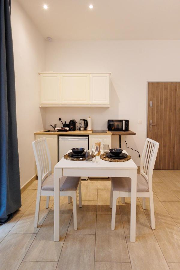 וינה Cozy Market-Square Retreat Located In The Heart Of The 10Th District מראה חיצוני תמונה