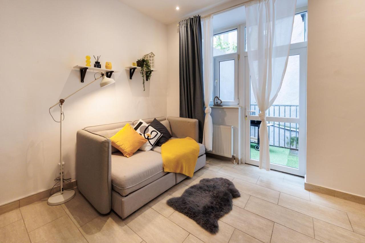 וינה Cozy Market-Square Retreat Located In The Heart Of The 10Th District מראה חיצוני תמונה