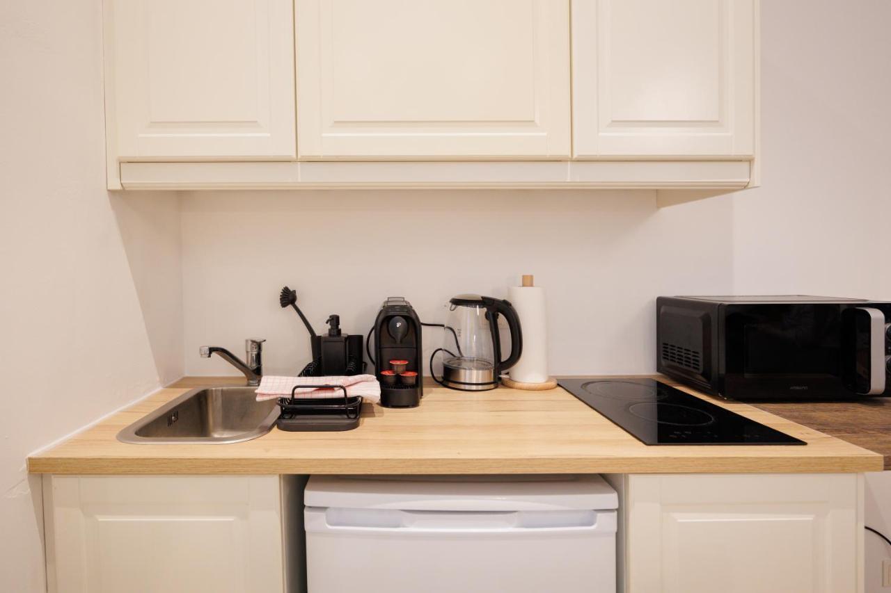 וינה Cozy Market-Square Retreat Located In The Heart Of The 10Th District מראה חיצוני תמונה