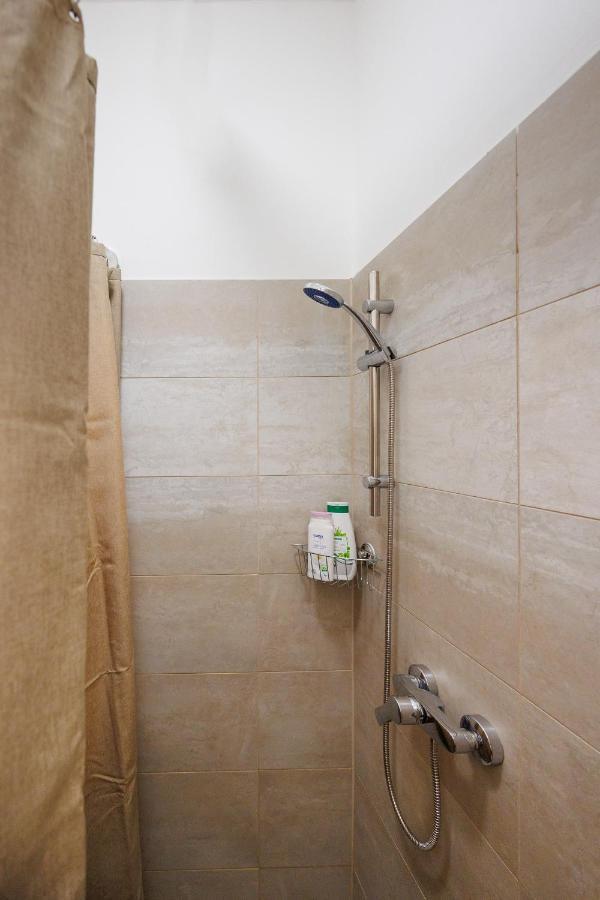 וינה Cozy Market-Square Retreat Located In The Heart Of The 10Th District מראה חיצוני תמונה