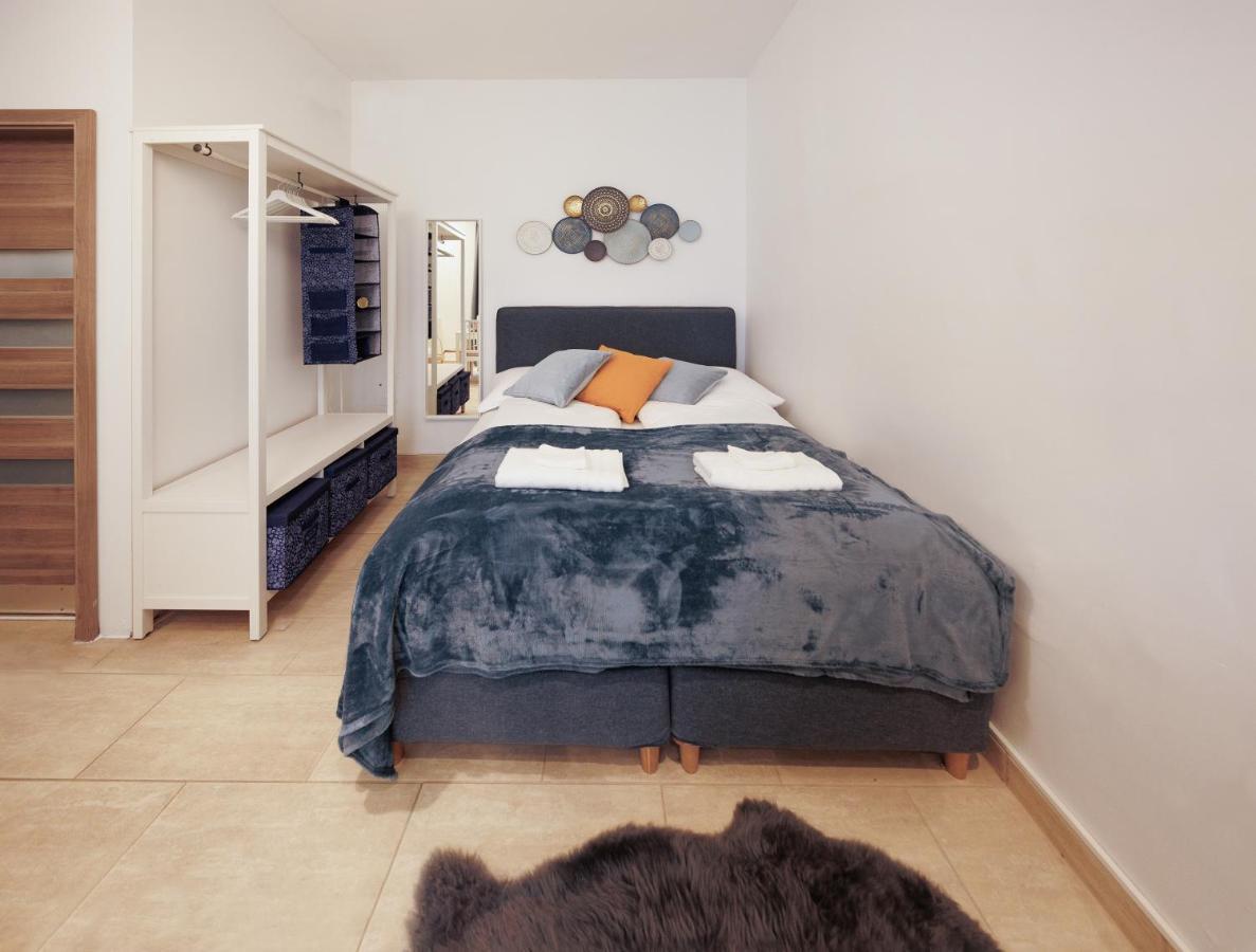 וינה Cozy Market-Square Retreat Located In The Heart Of The 10Th District מראה חיצוני תמונה