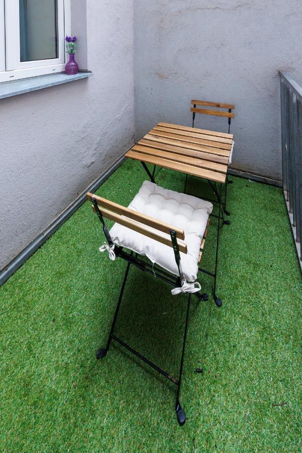 וינה Cozy Market-Square Retreat Located In The Heart Of The 10Th District מראה חיצוני תמונה